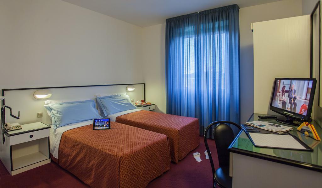 Twin Room Private Bathroom
