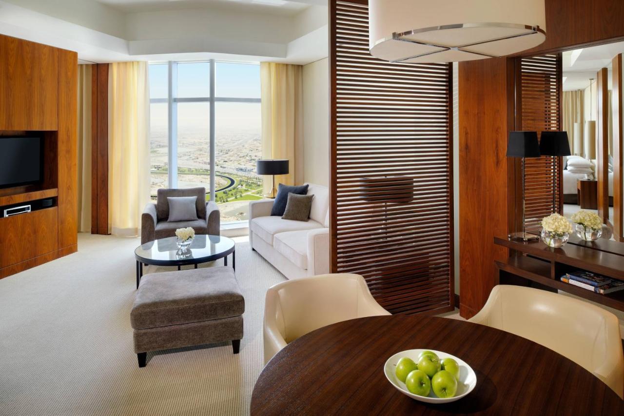 Deluxe King Suite Corner Room