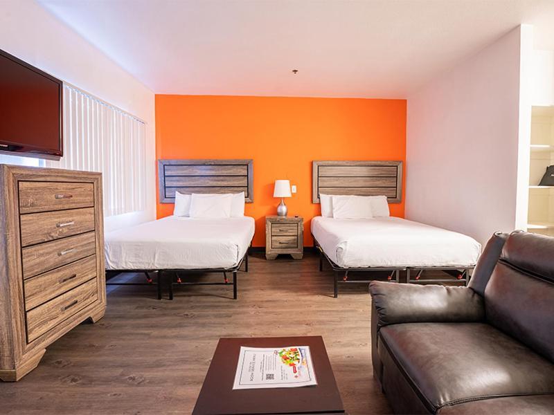 Queen Suite Two Queen Beds