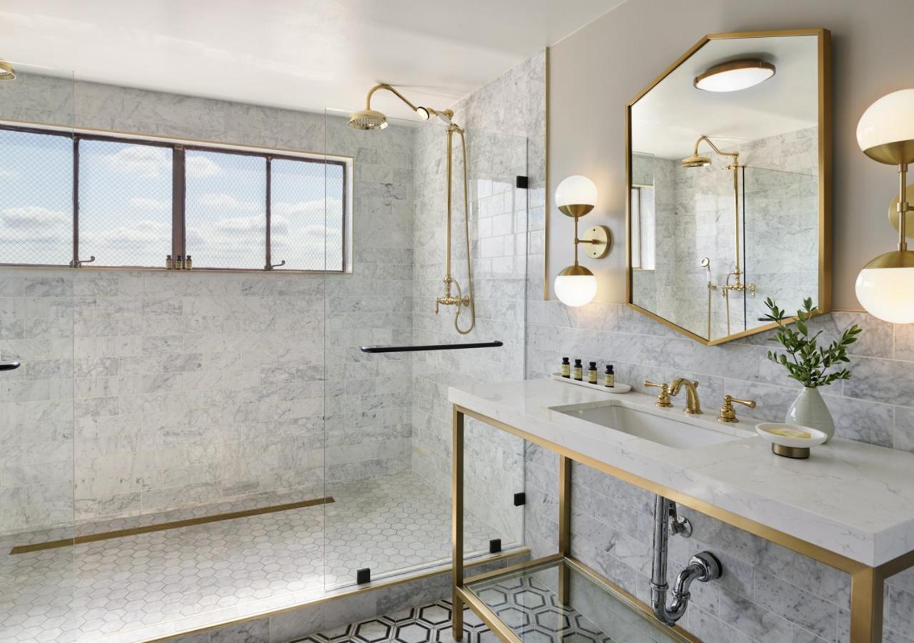 Executive Suite,1421151168:JPEG