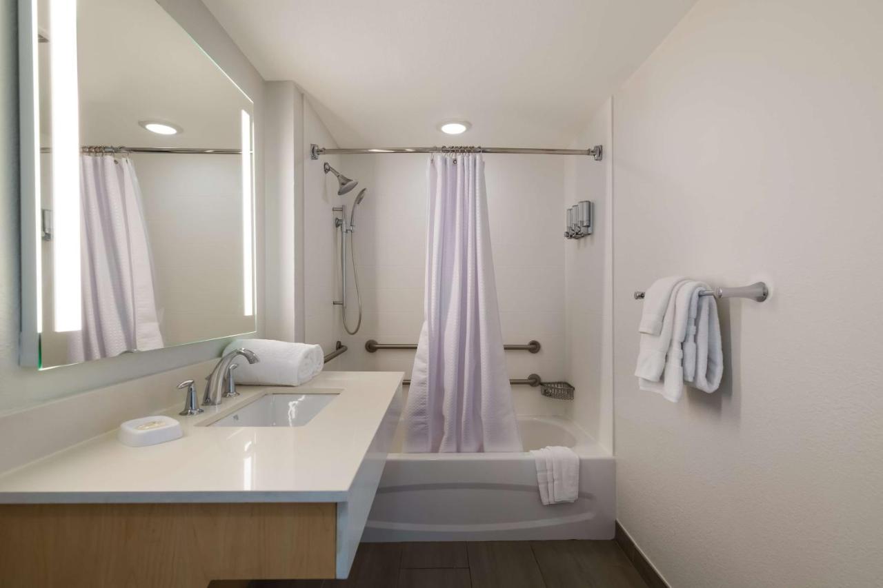 Mobility or Hearing One-Bedroom Queen Suite