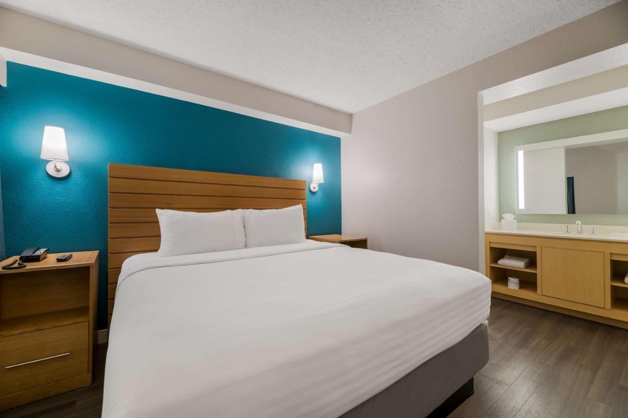 One-Bedroom King Suite