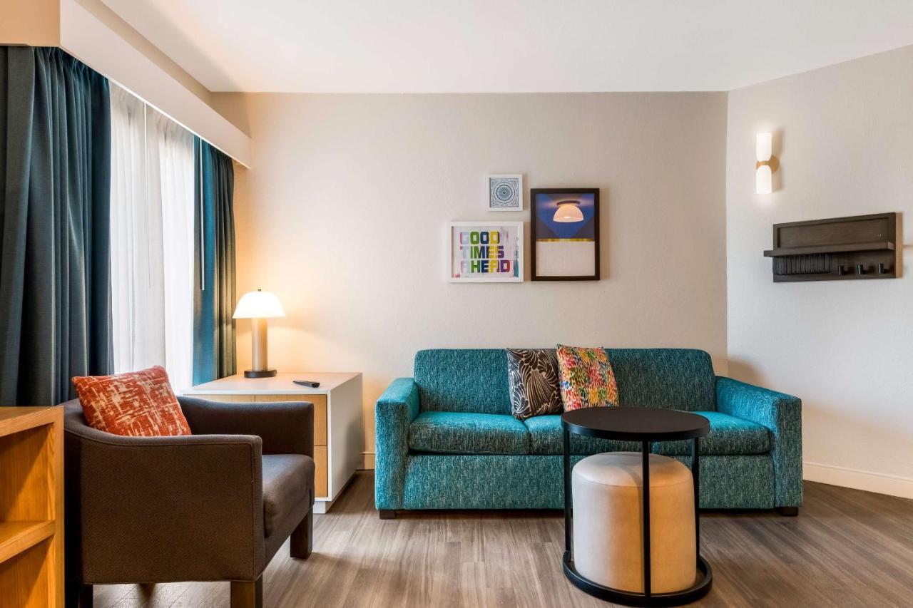 One-Bedroom King Suite