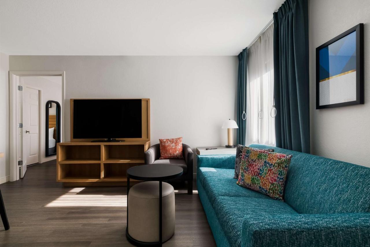 One-Bedroom King Suite