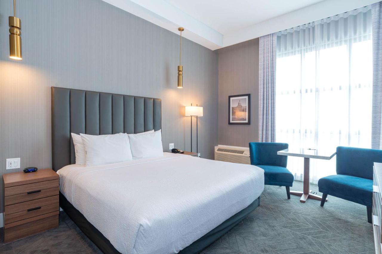 Standard Room 1 King Bed