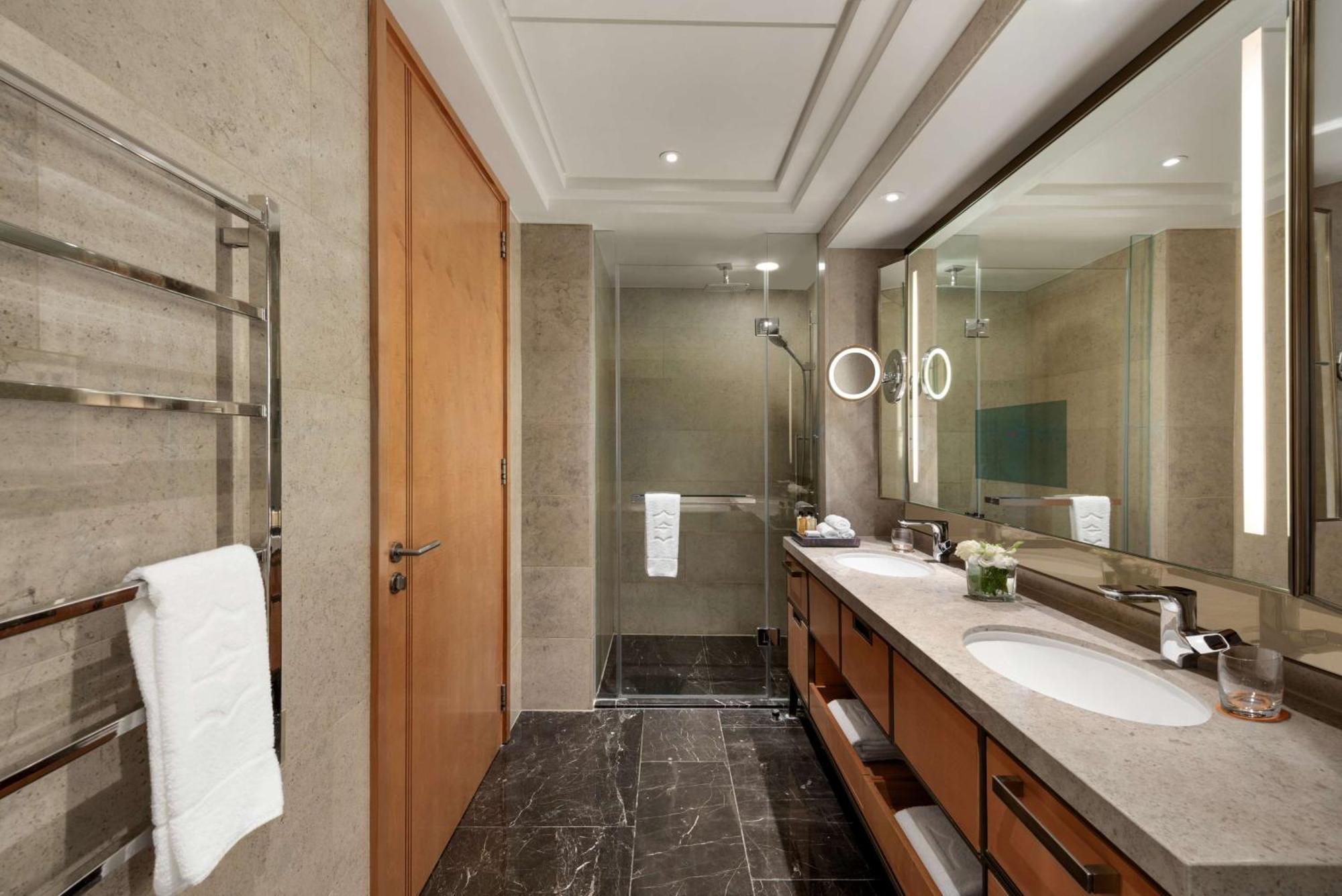 Premier Shard King Room