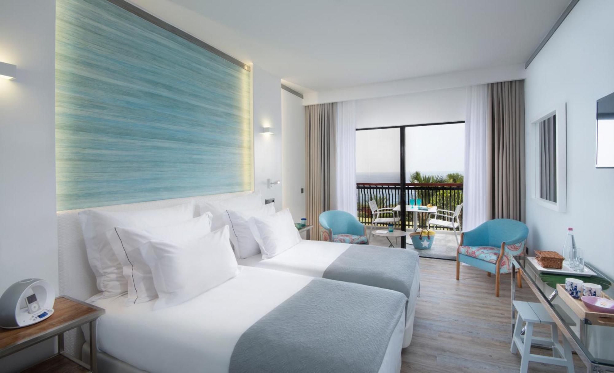 Double or Twin Room Sea View