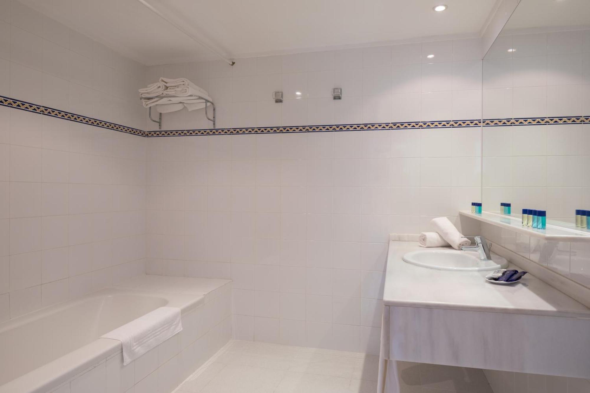 Habitación Triple (2 adultos + 1 niño)