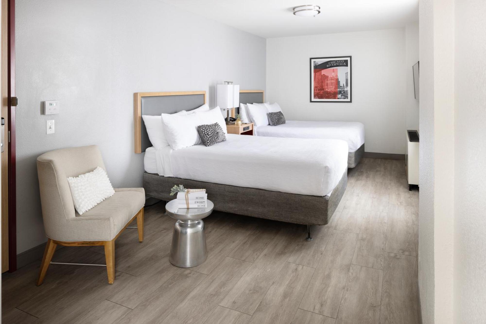 Deluxe Zimmer mit 2 Doppelbetten - barrierefrei/rollstuhlgerechte Dusche