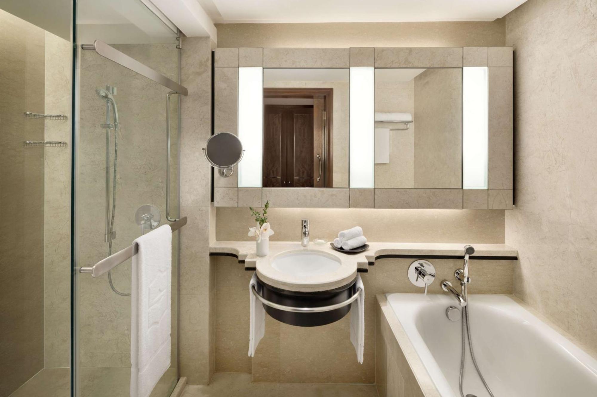 Chambre Lit King-Size Club Exécutif Horizon