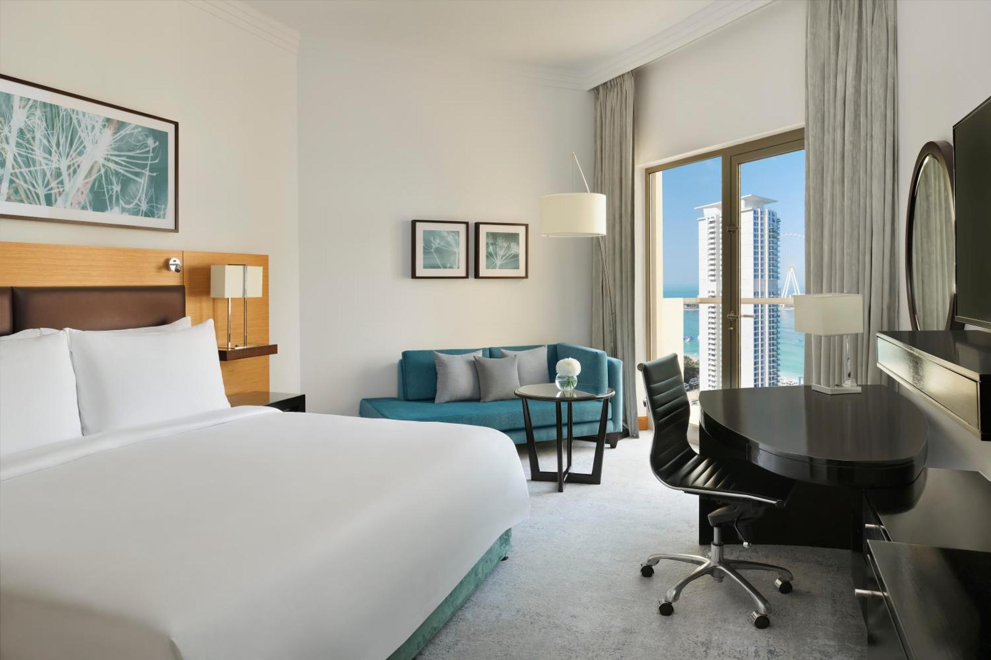 Deluxe Zimmer mit Kingsize-Bett, teilweisem Meerblick und Balkon