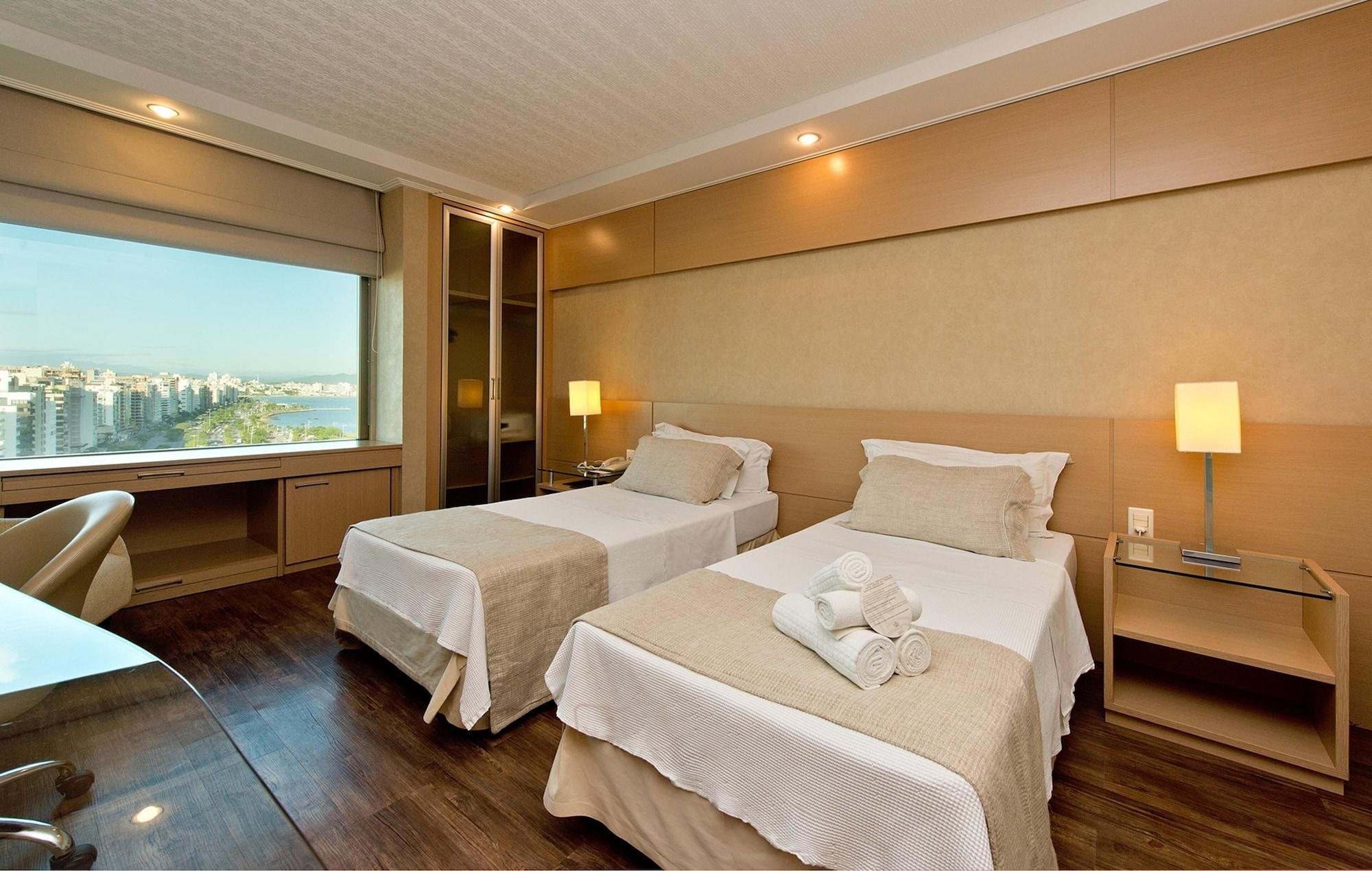 Quarto Luxo com 2 Camas de Solteiro
