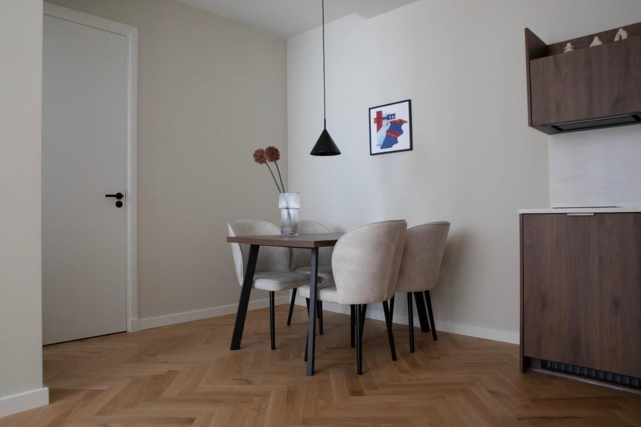 Spacious Apartment 1 Bedroom Kitchen