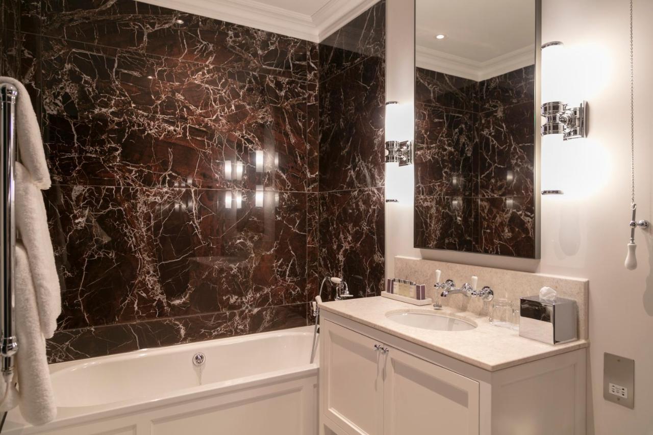 Deluxe Double Room Bath
