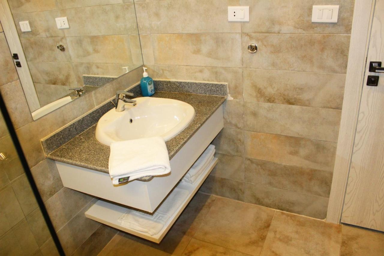 Deluxe Double or Twin Room Mountain View