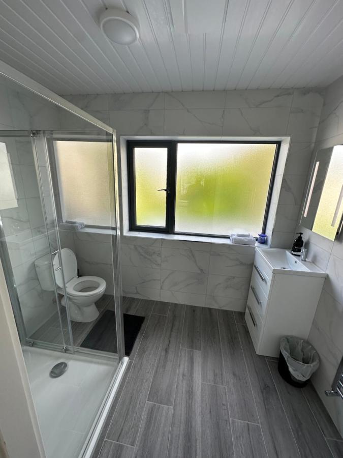 Comfort Triple Room Shower