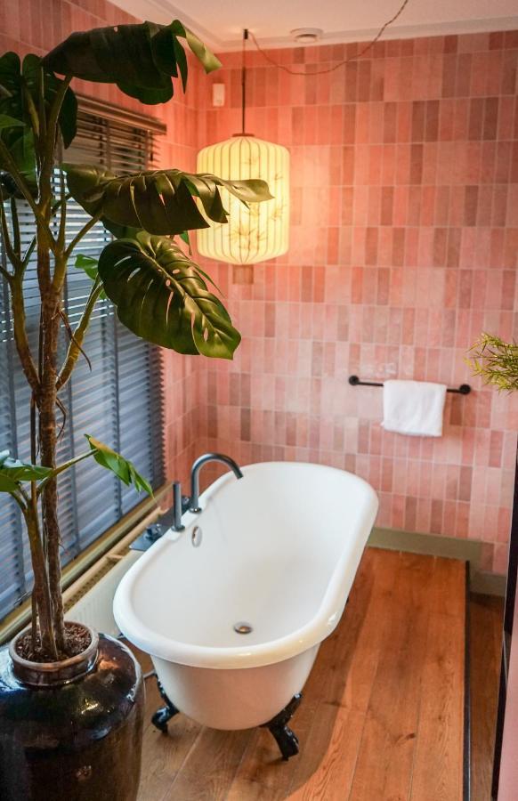 Deluxe Double Room Bath
