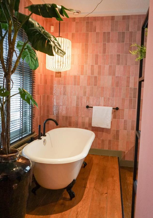 Deluxe Double Room Bath