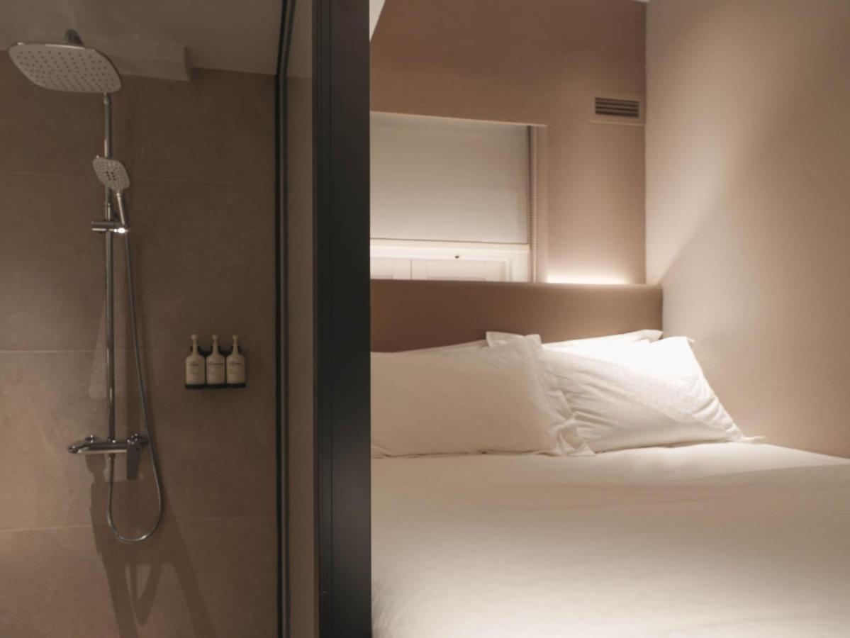 Standard Queen Room Without Window