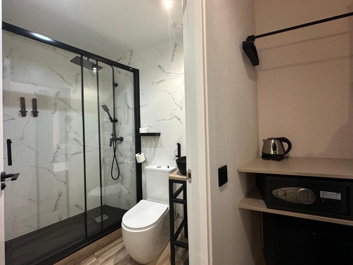 Single Room Private Bathroom