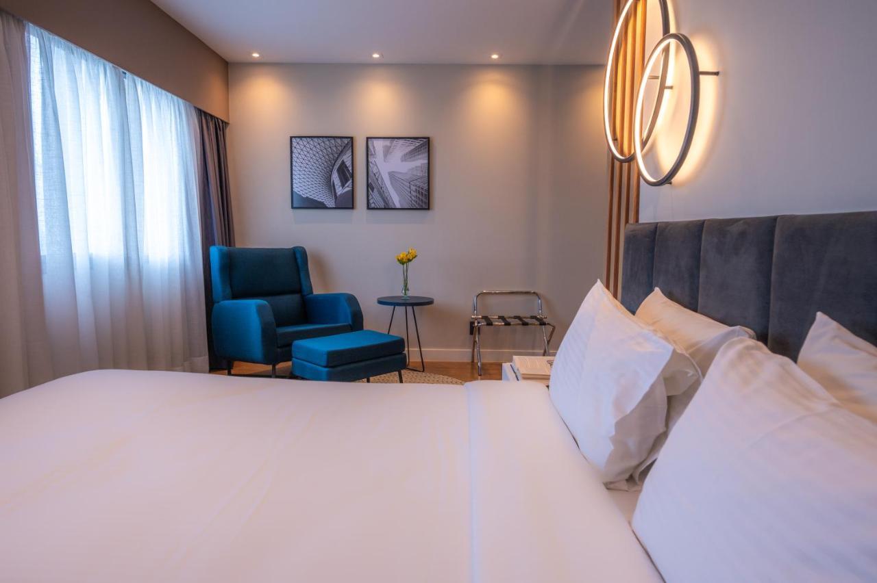 Deluxe Queen Room