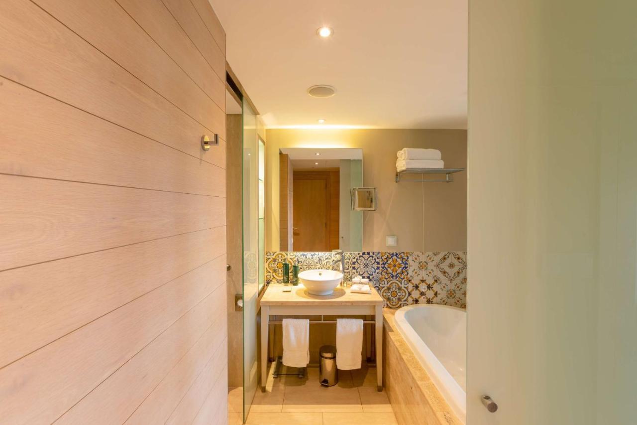 Quarto King Deluxe com Vista Piscina