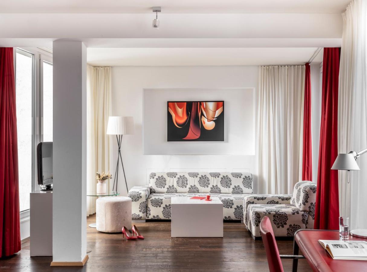 Senior Suite access to Rooftop Lounge