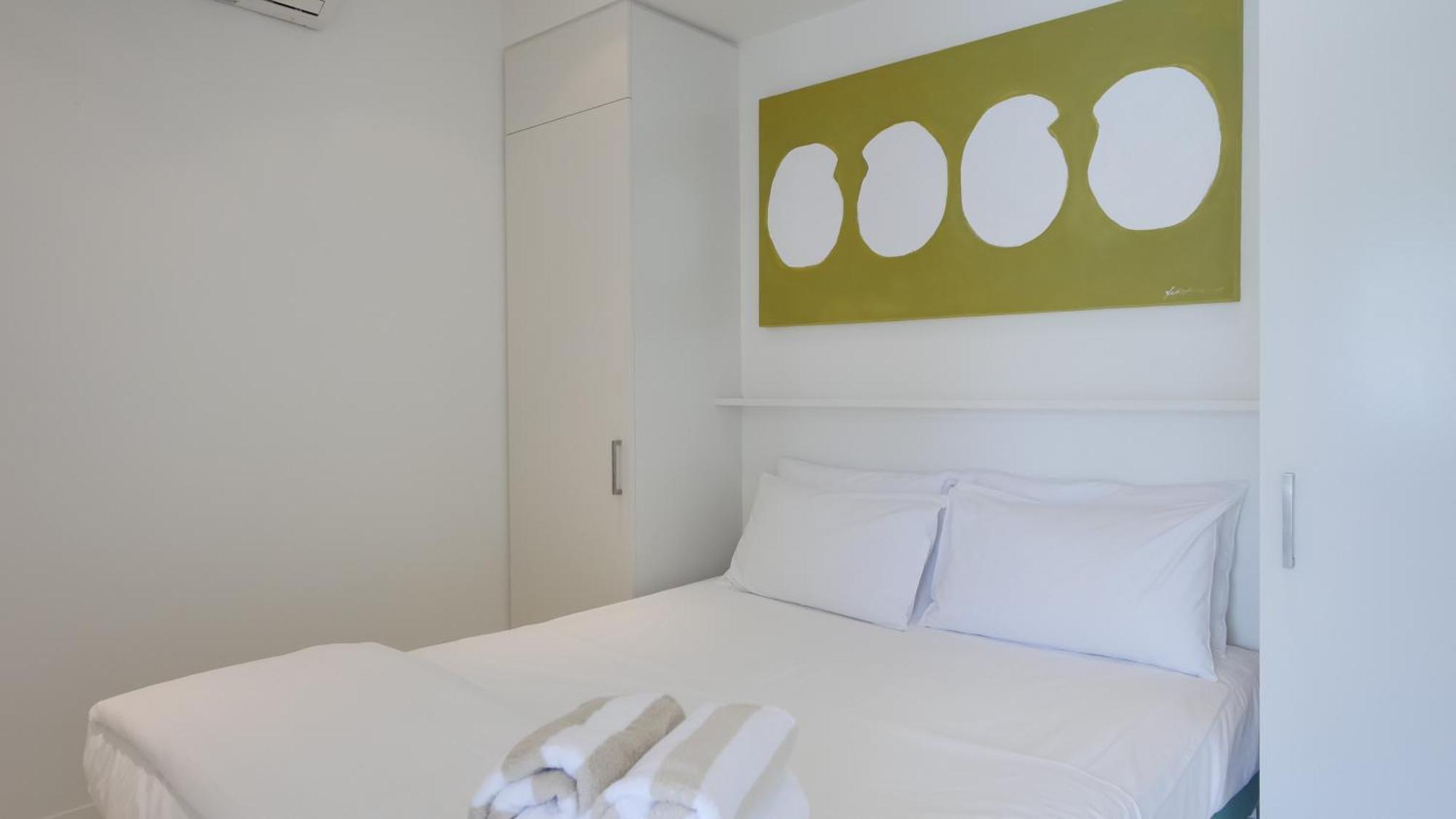 Two-Bedroom Apartment Pool Mountain View