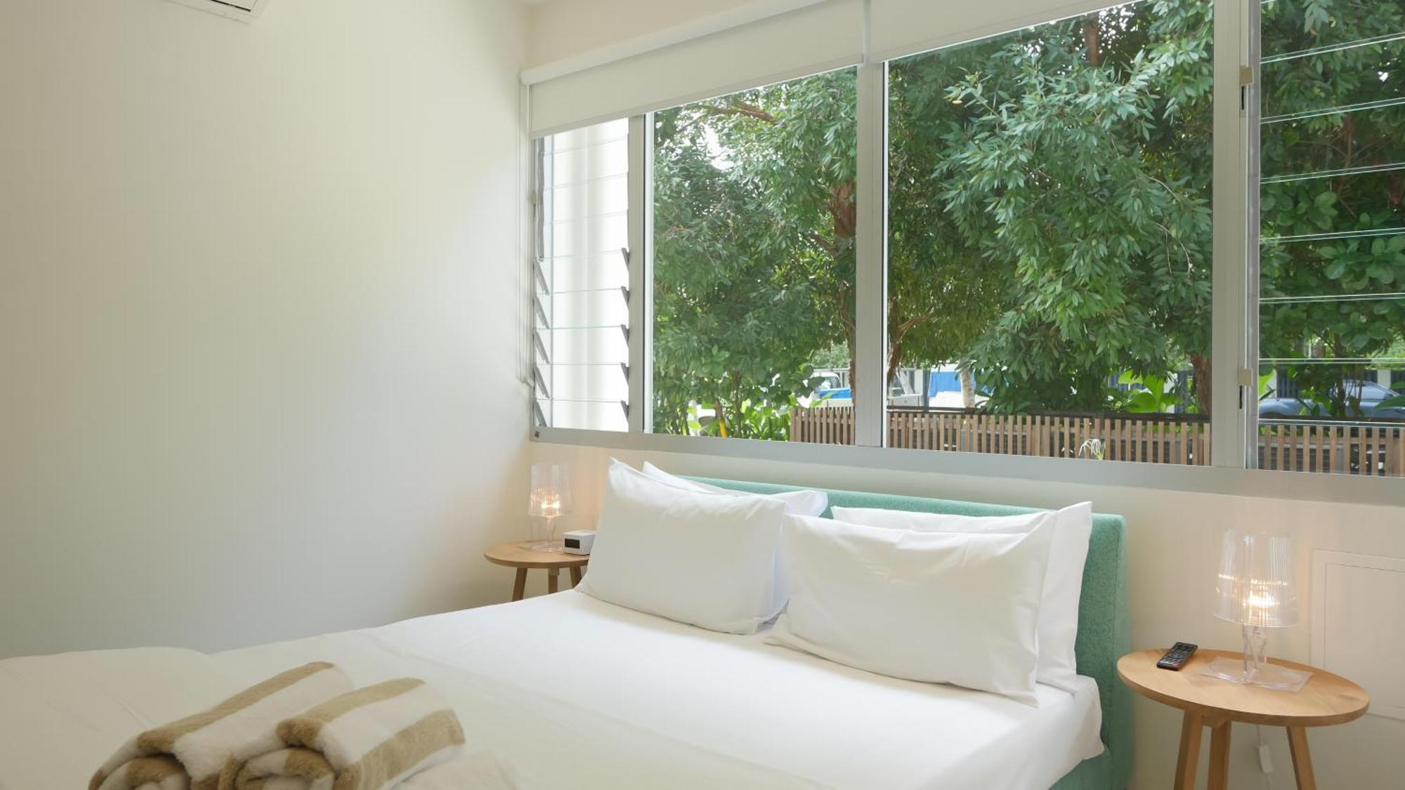 Two-Bedroom Apartment Pool Mountain View