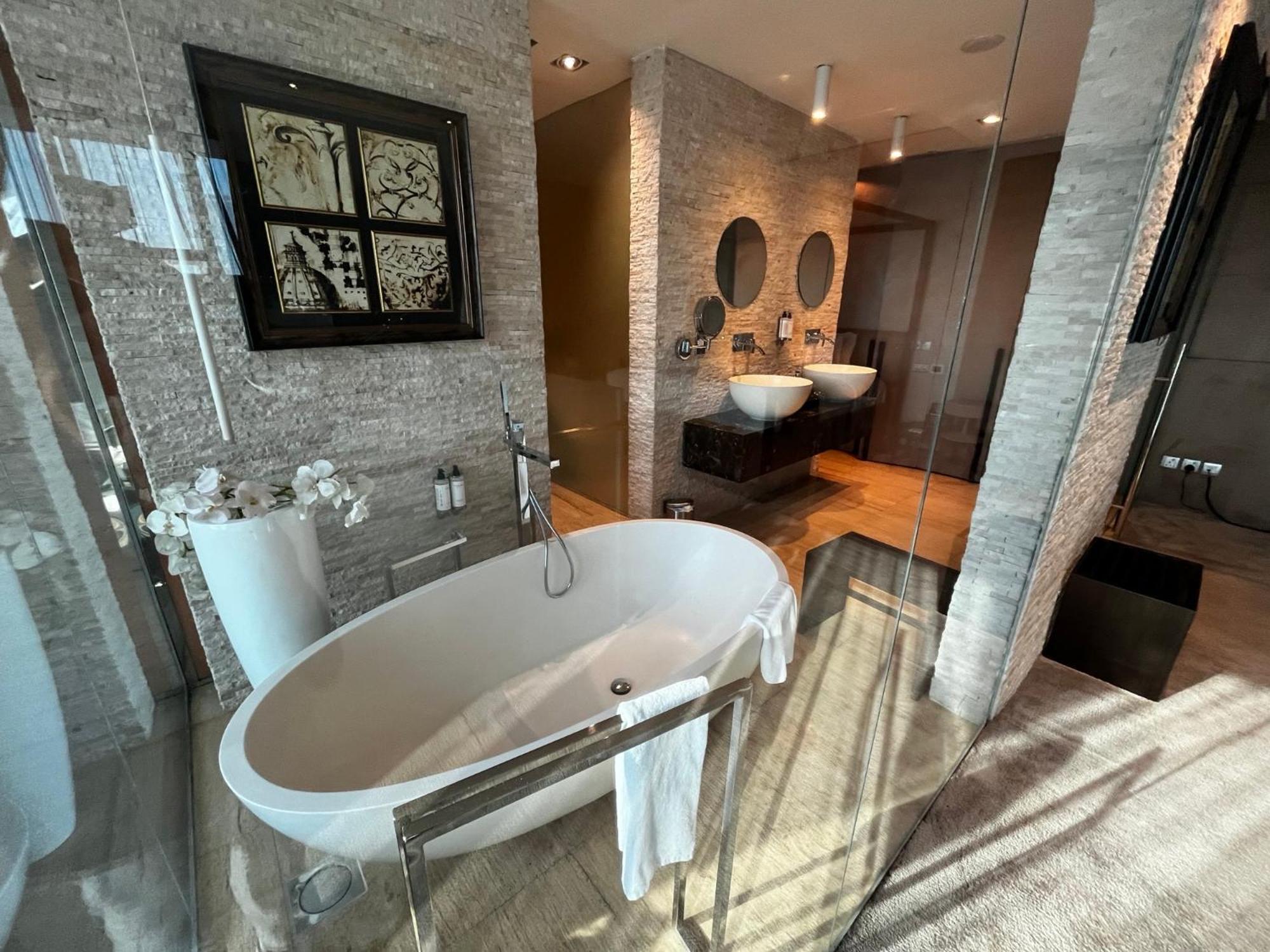 Duplex King Suite Lounge Access High Floor