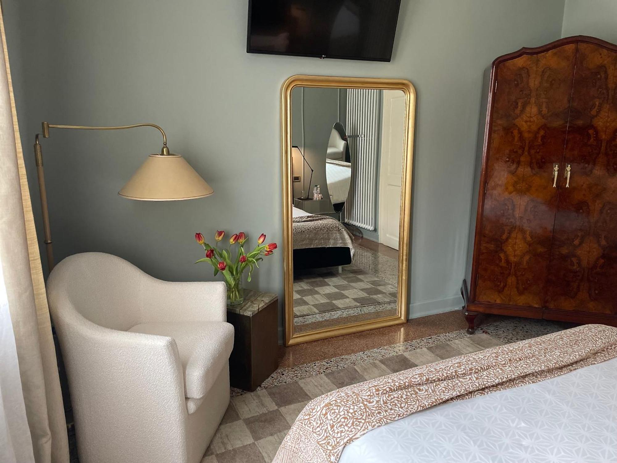 Standard Queen Room