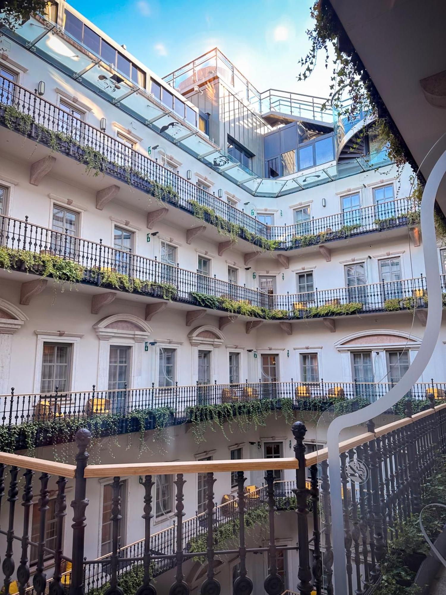 Luxury King Room Music Garden View