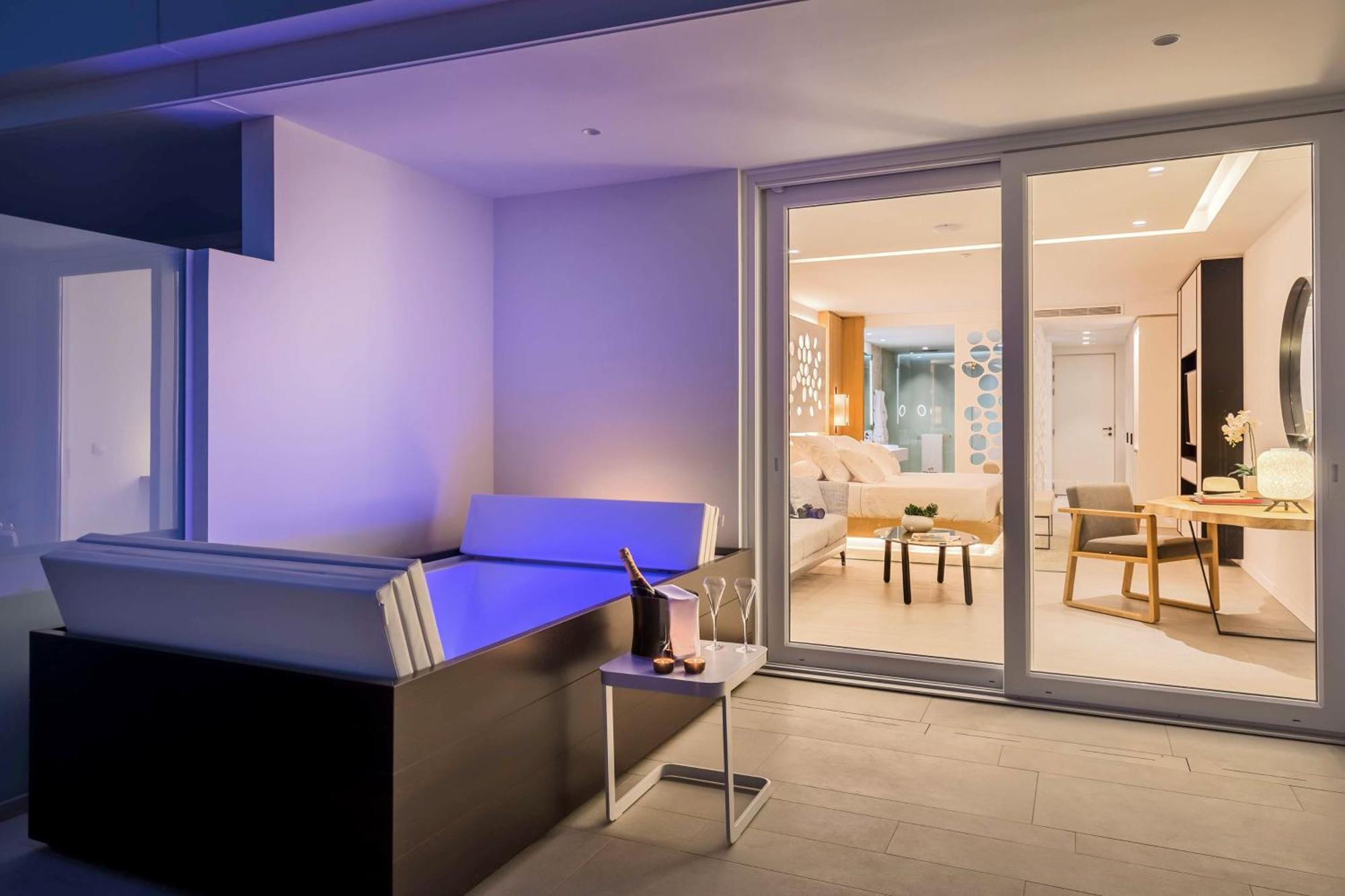 Suite Junior sea view hot tub