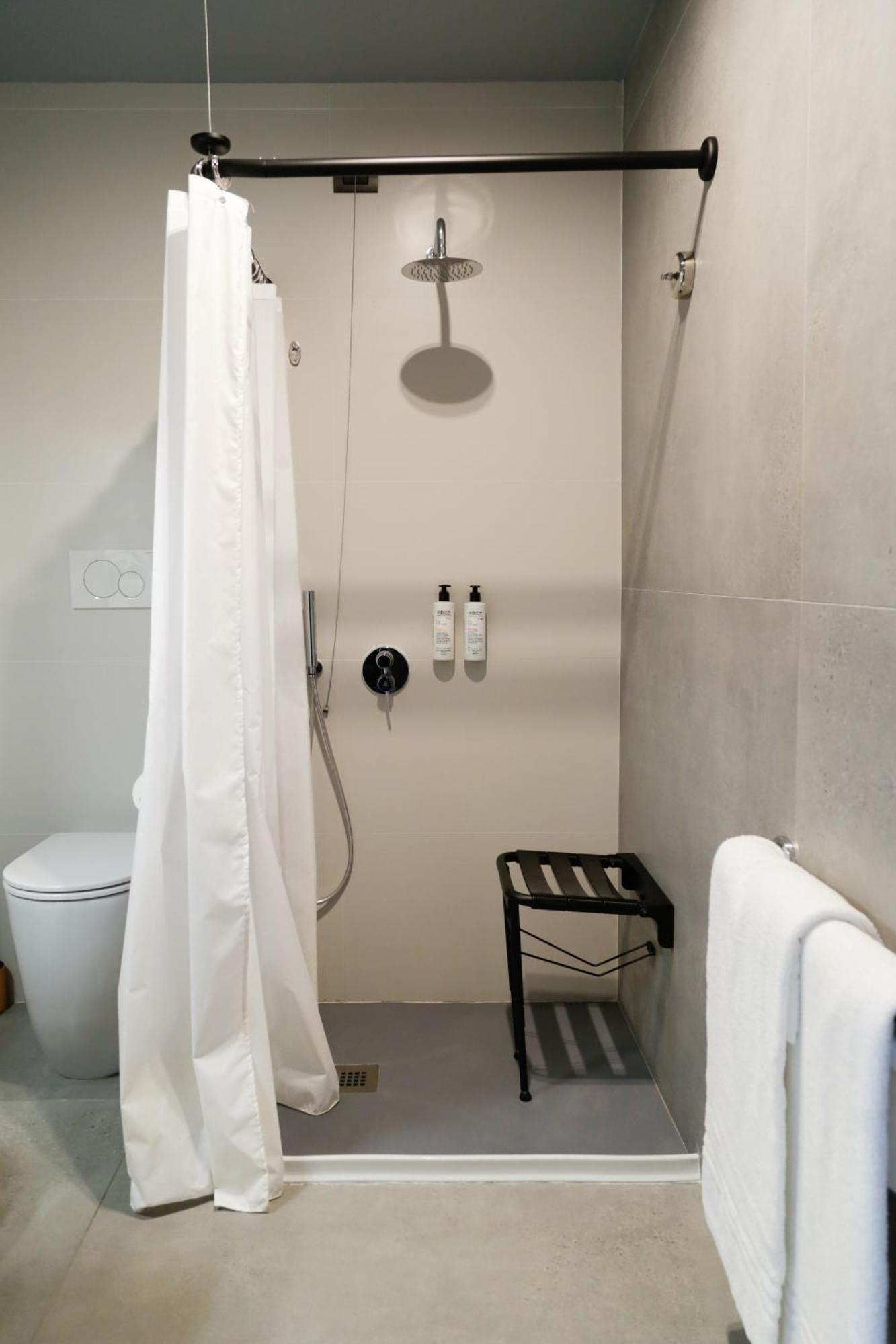 Double or Twin Room Disability Access