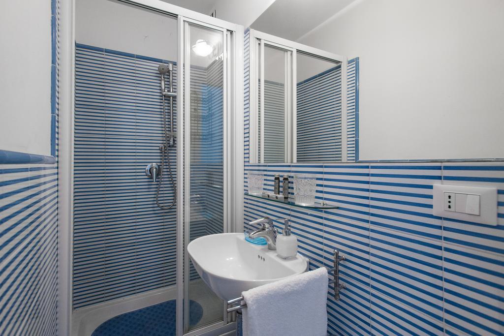 Double or Twin Room Private External Bathroom