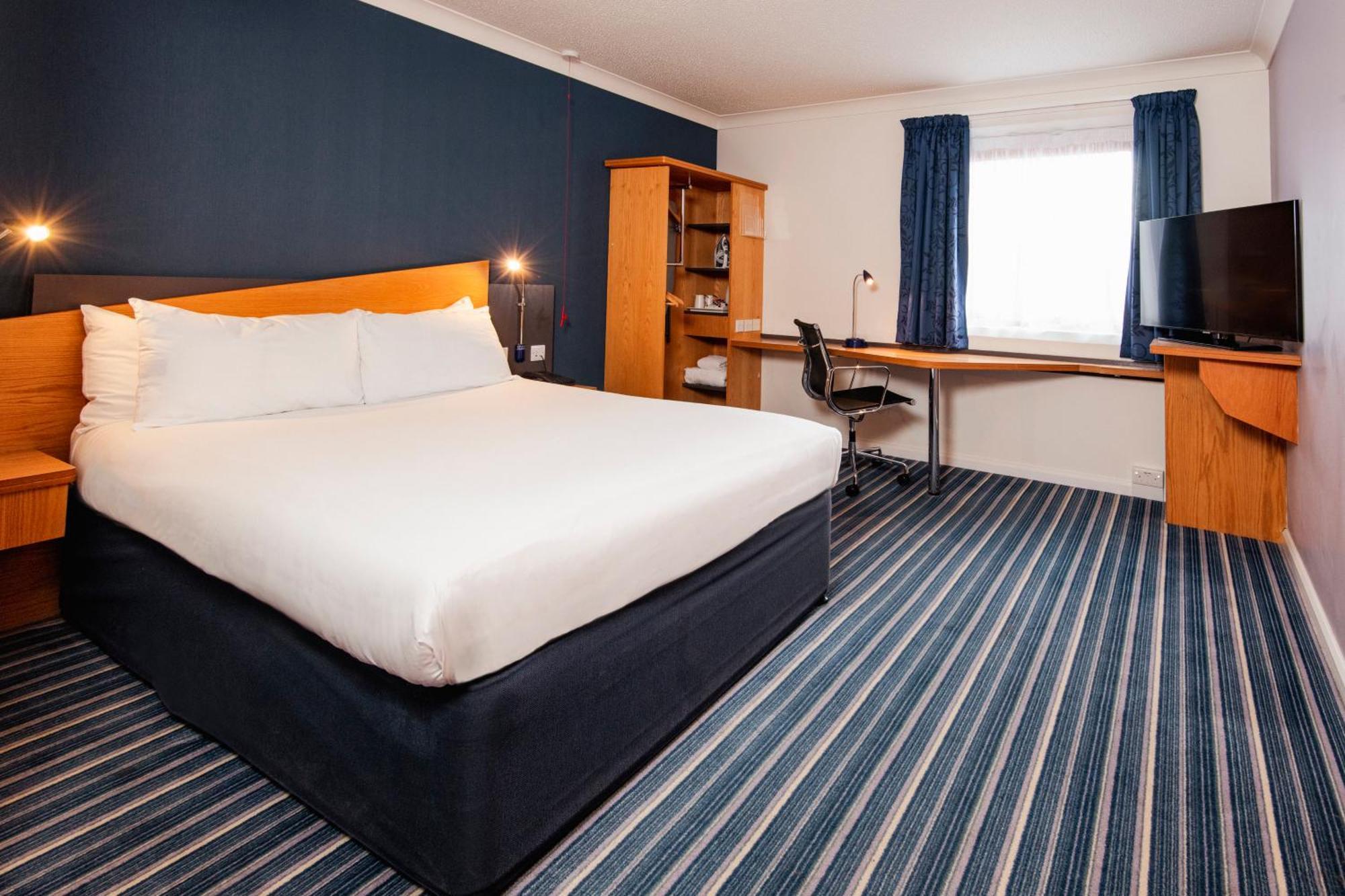 Chambre Double avec Petit-Déjeuner Chaud Gratuit - Accessible aux Personnes à Mobilité Réduite