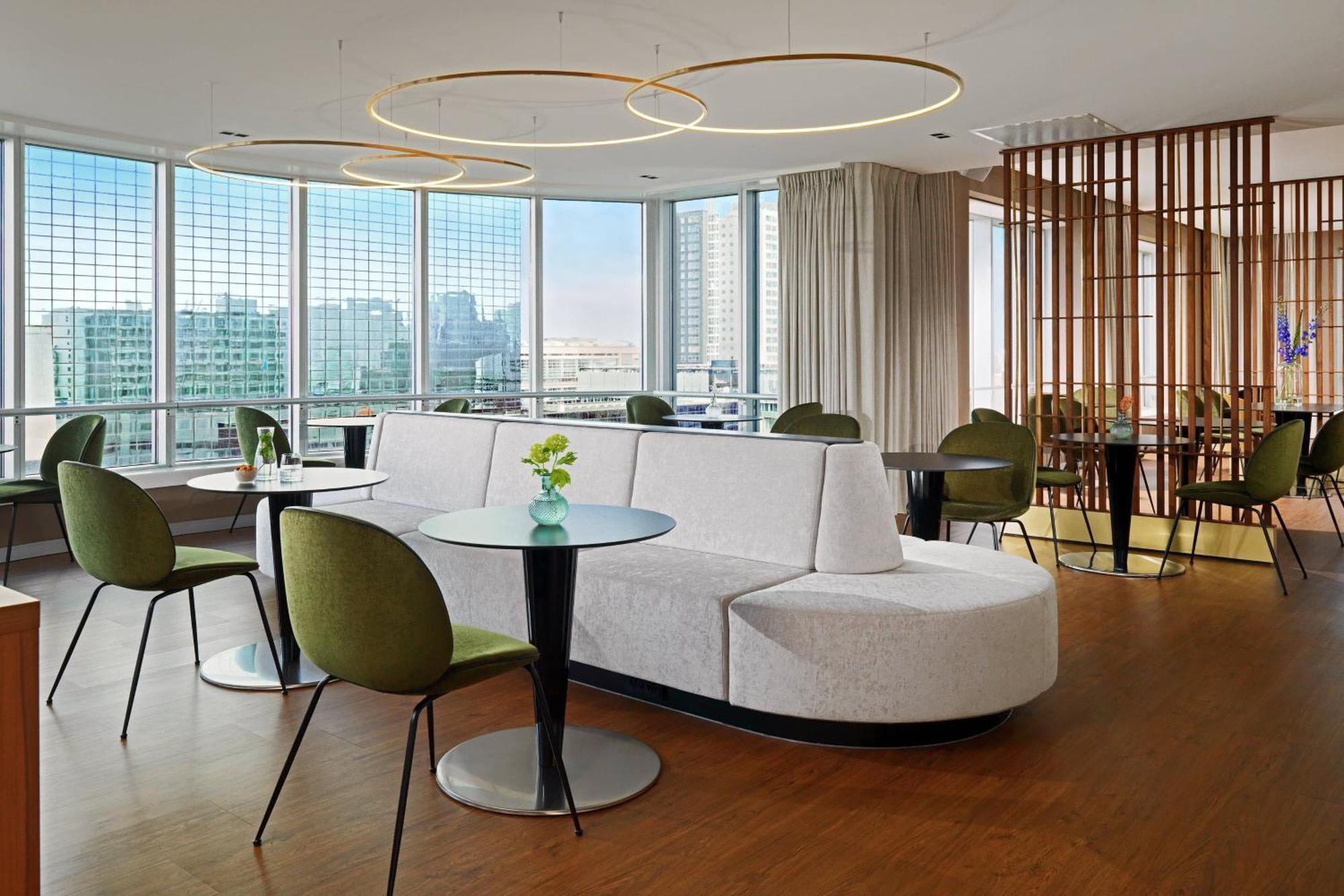 Executive King Room M Club Lounge Access