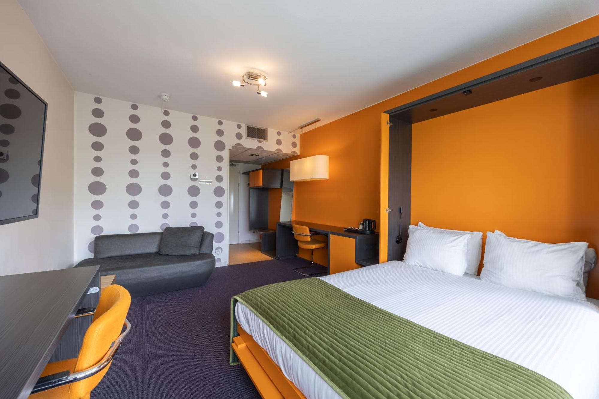 Single Room Waterfront