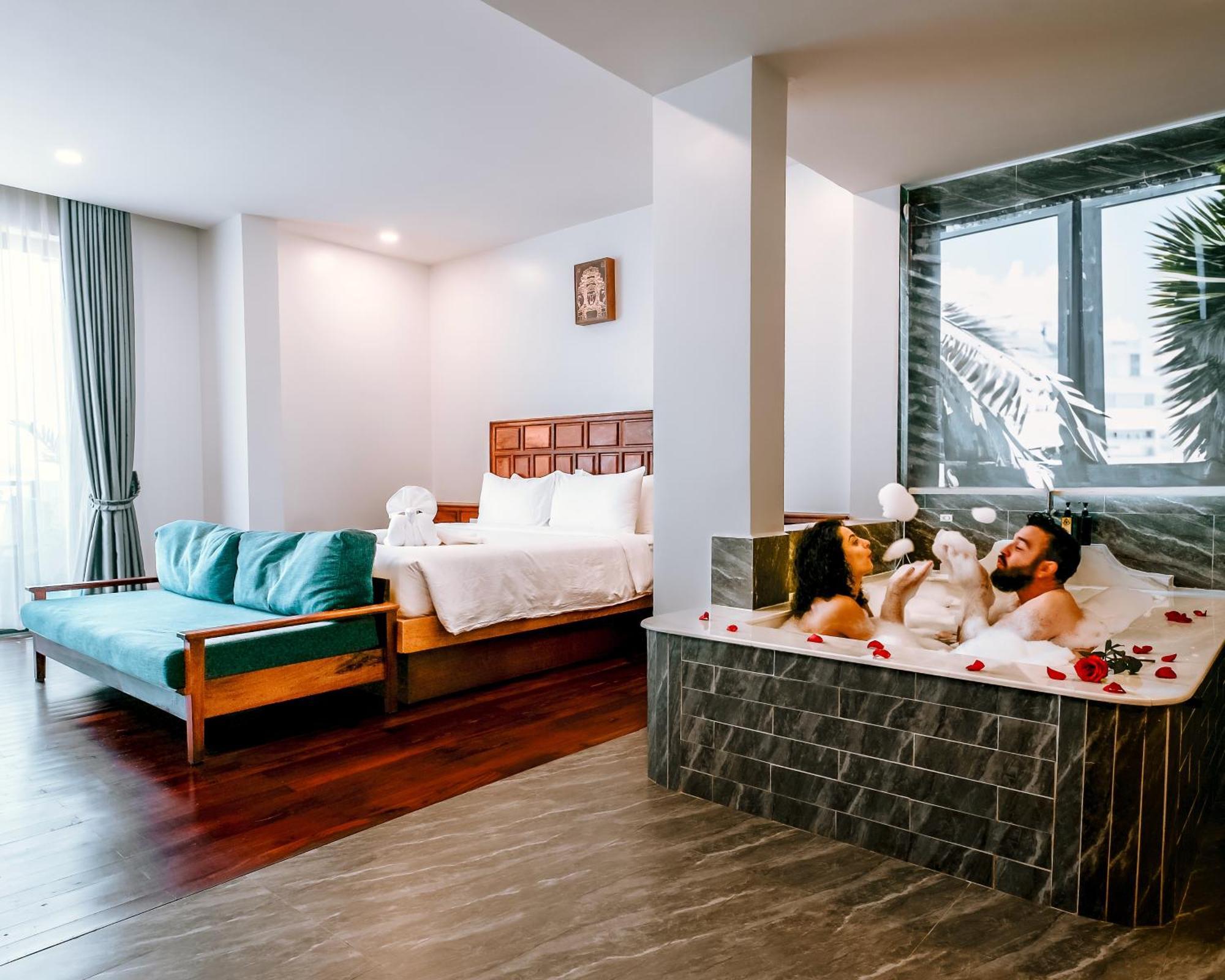 Suite mit Kingsize-Bett und Balkon