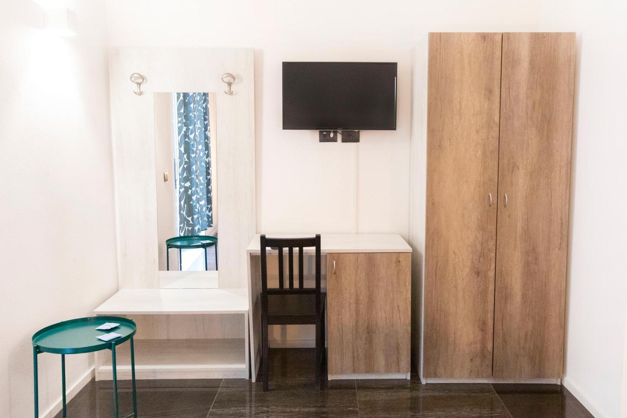 Double or Twin Room Private Bathroom