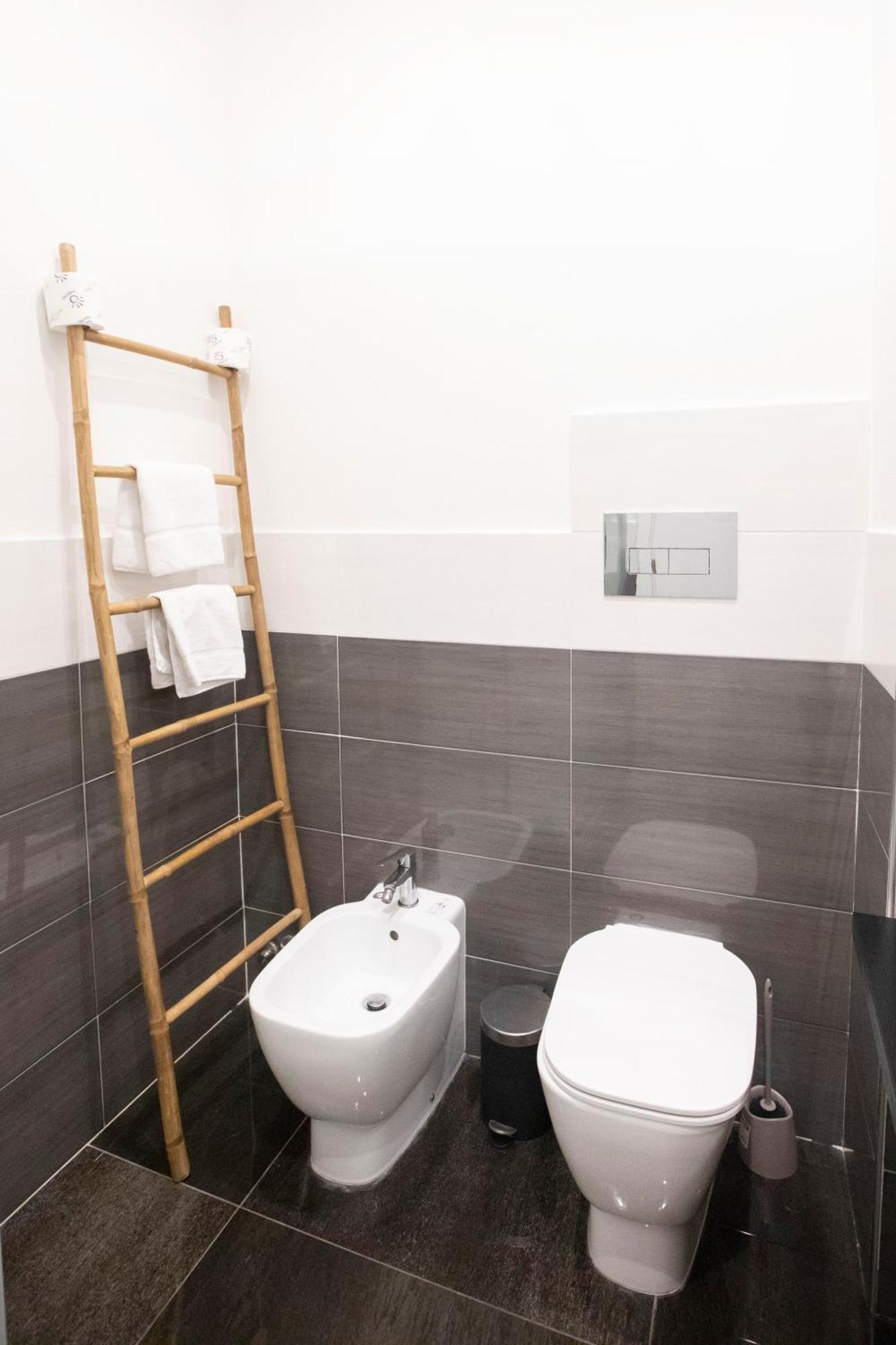 Double or Twin Room Private Bathroom
