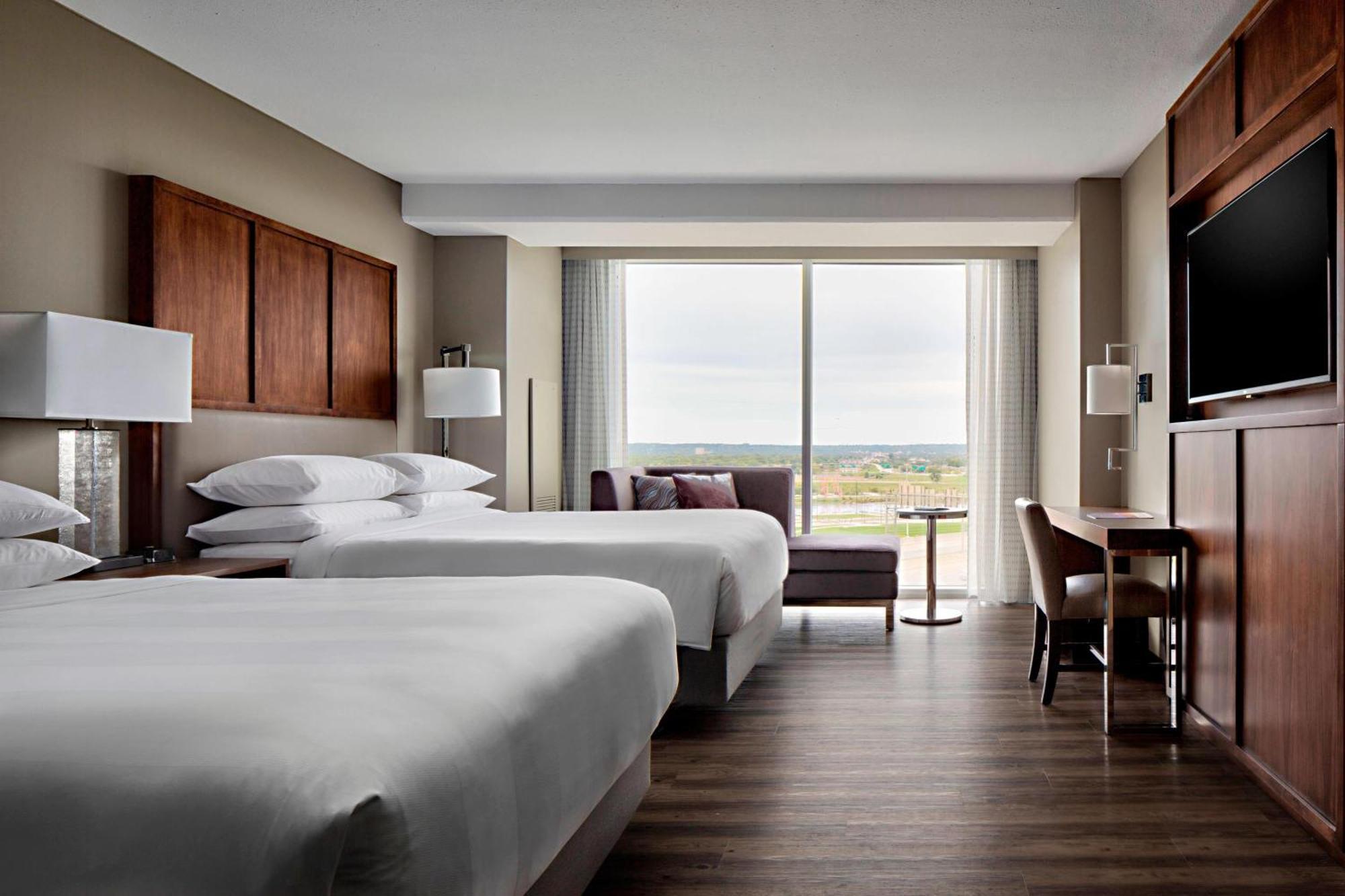 Queen Room Two Queen Beds City View