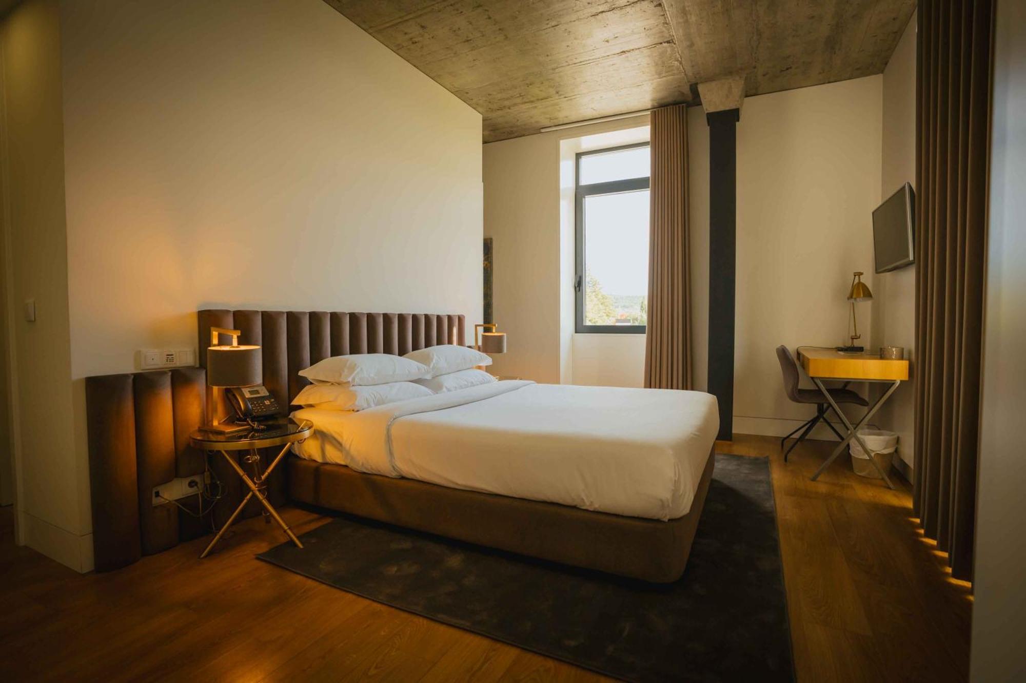 Deluxe Double Room Shower