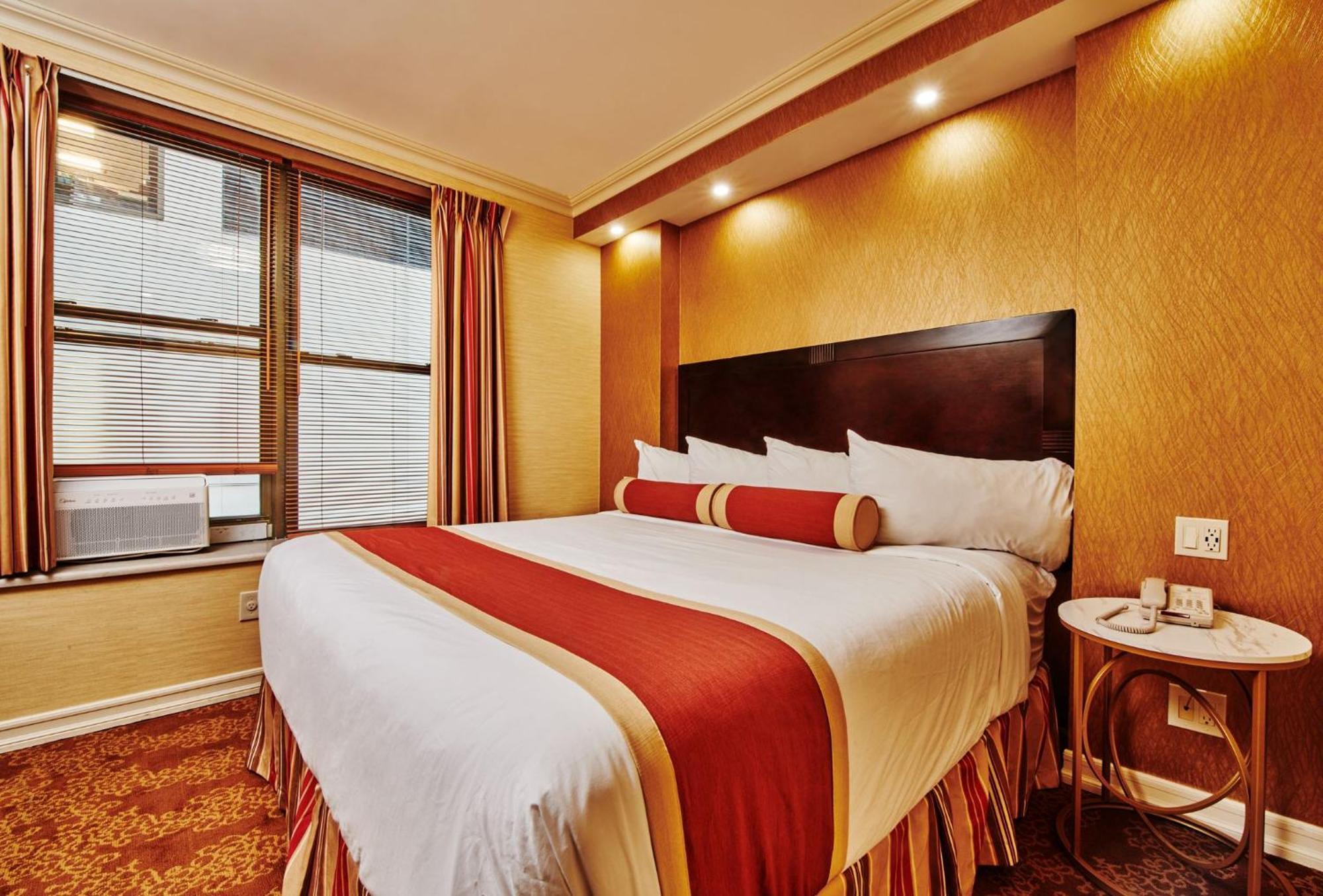 One-Bedroom Apartment King Bed