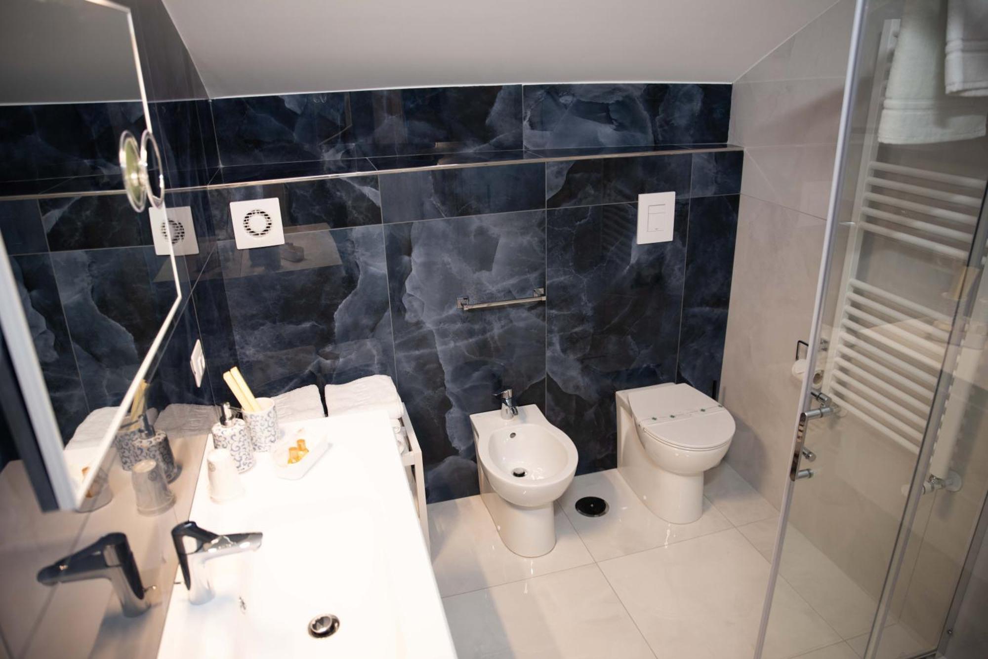 Double Room Private Bathroom