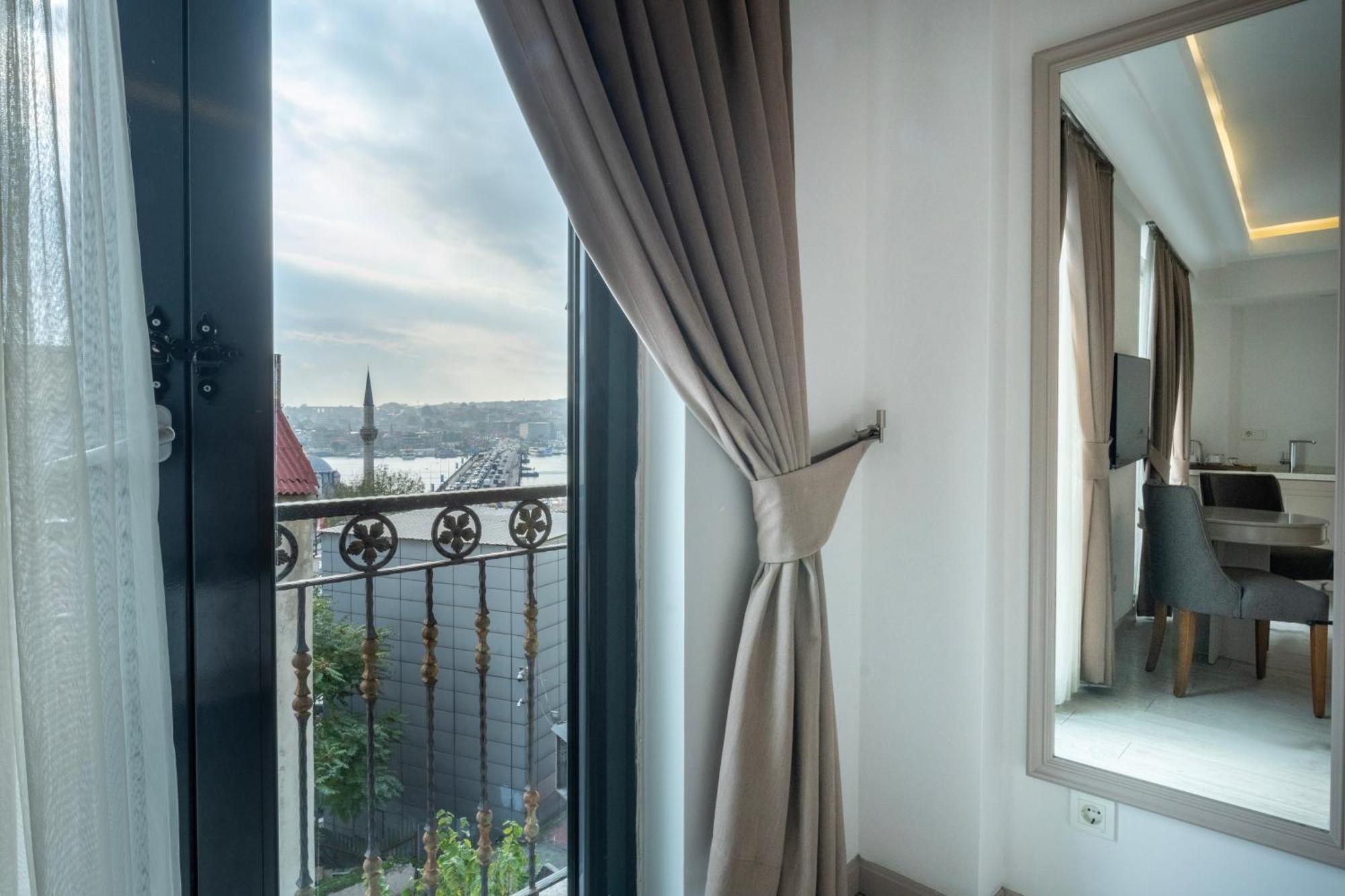 Deluxe Partial Sea View