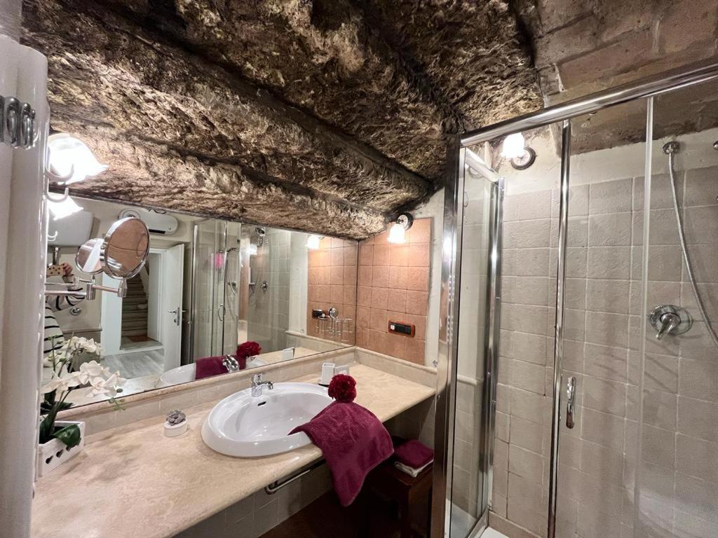 Quadruple Room Private Bathroom