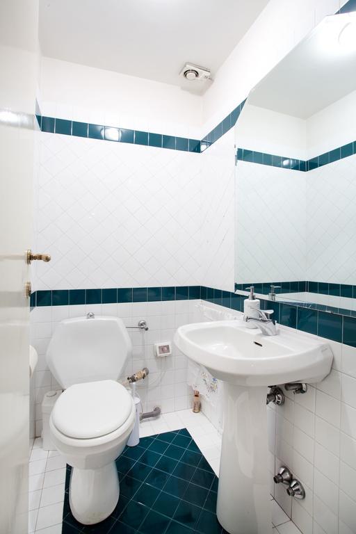 Double or Twin Room Private External Bathroom