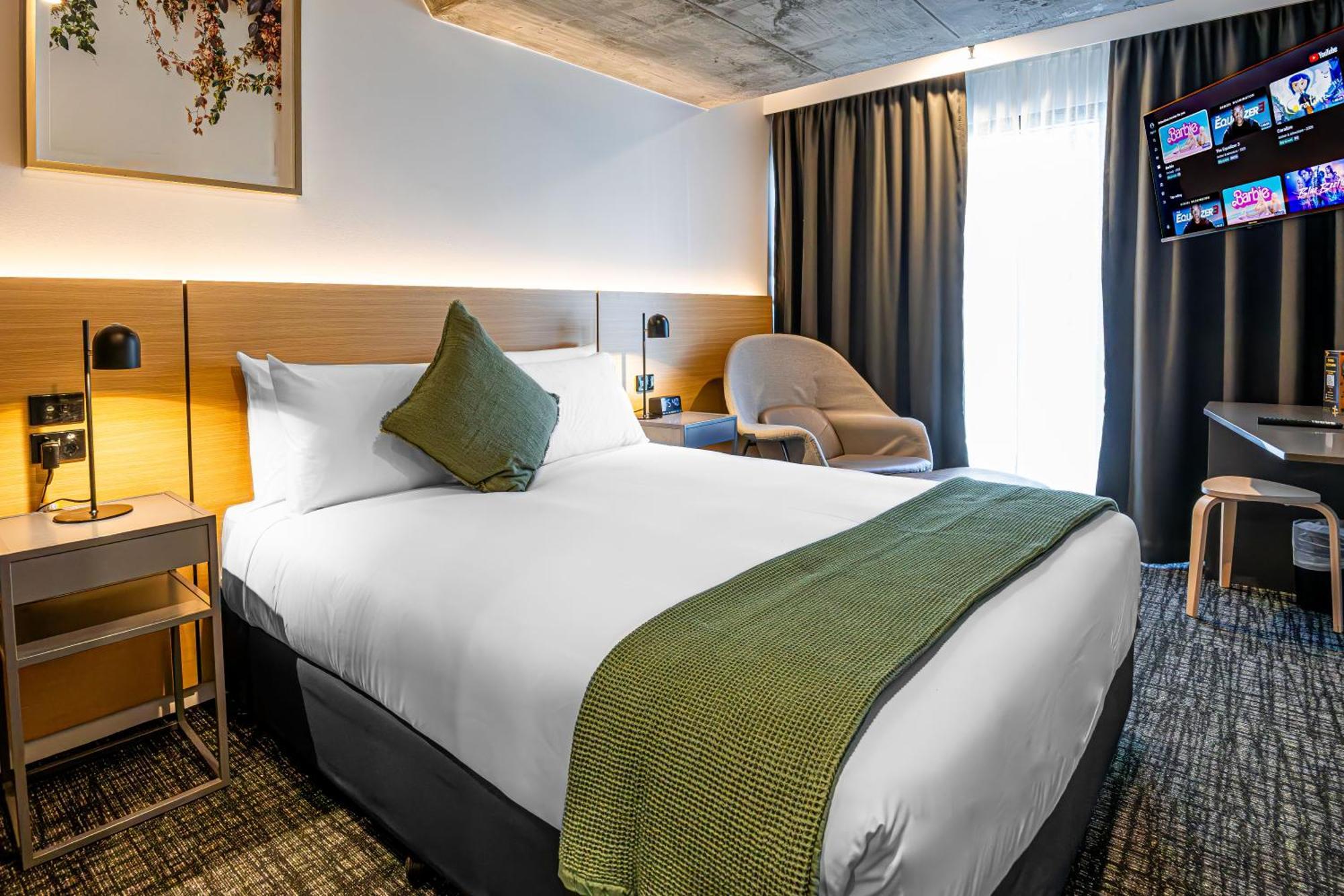 Deluxe Queen Room
