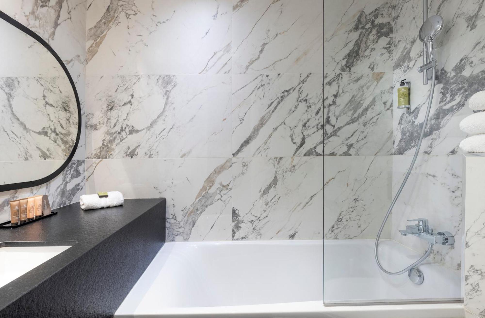 Superior Room Bath